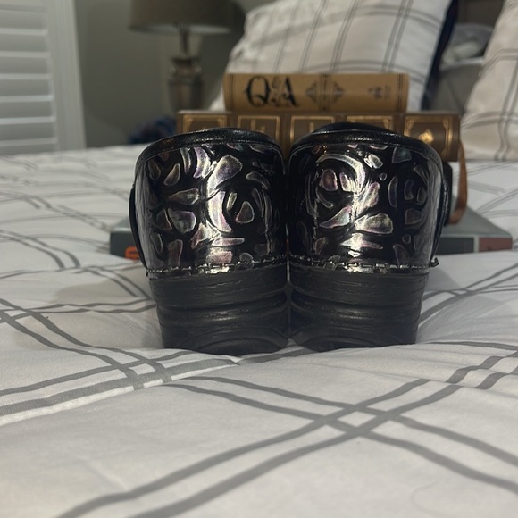 Dansko Clogs 36 EU / 5.5-6 Women’s - Picture 2 of 3